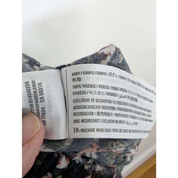 Abercrombie & Fitch Black Floral Ruffle Shorts - Size S - Picture 6 of 6